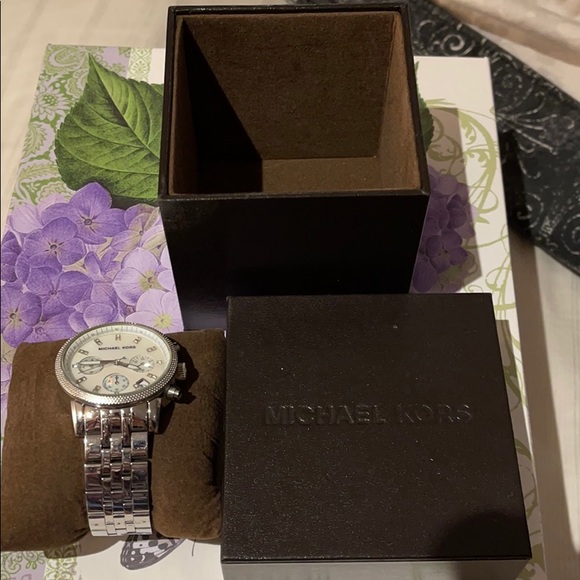 Michael Kors Watch - Picture 4 of 4